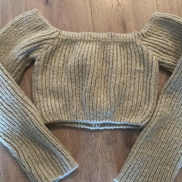 Adorable Crop tan sweater size Small - Picture 8 of 12